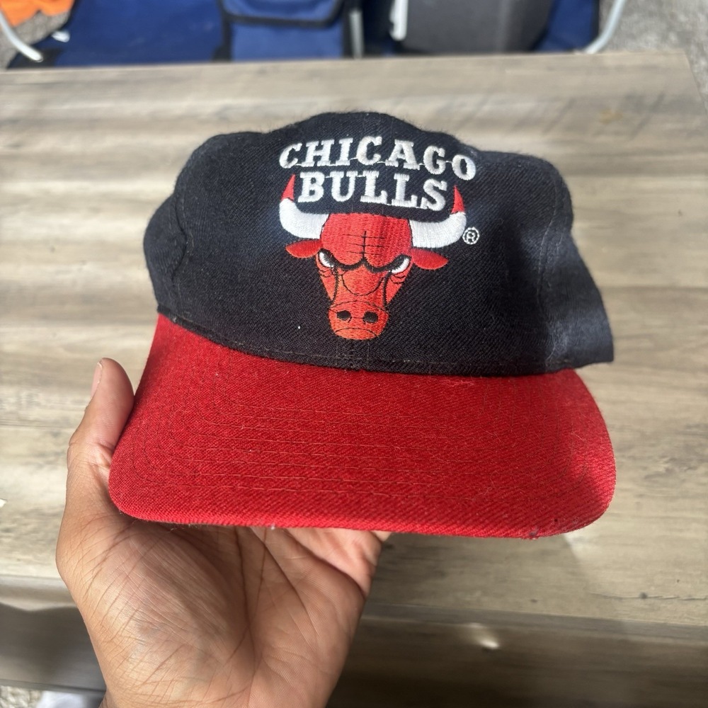 Vintage Chicago Bulls Hat Cap Snap Back Black Red Logo Starter Gen 1 NBA Mens